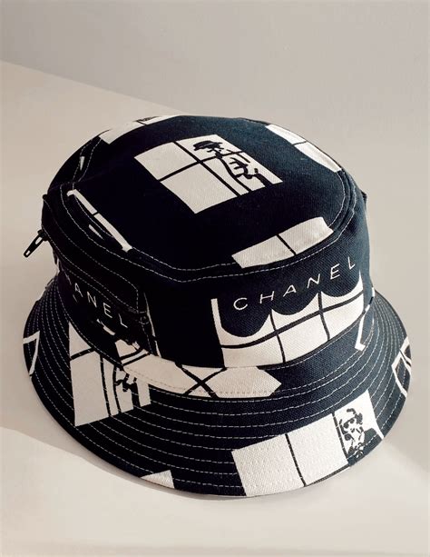 No Logo CHANEL Hat